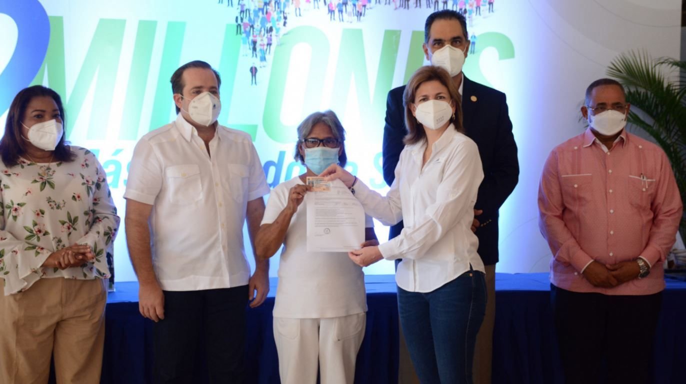 El Gobierno ha incorporado más de 800 mil personas al SENASA 2 El Gobierno ha incorporado más de 800 mil personas al SENASA