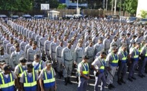 Luis Abinader reafirma mejorará salarios de los policías en 2021