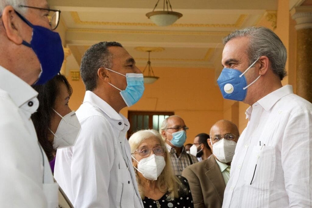 Vecinos Palacio 01 Video | Pareja presidencial recibe en Palacio a vecinos de Gazcue y San Carlos