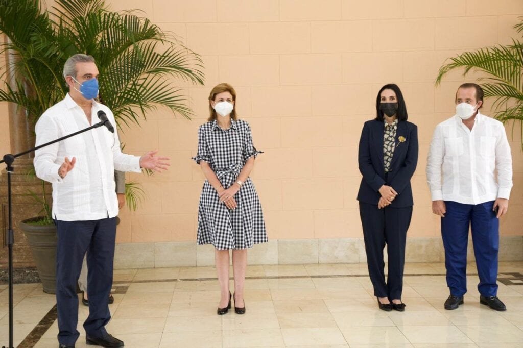 Vecinos Palacio 02 Video | Pareja presidencial recibe en Palacio a vecinos de Gazcue y San Carlos