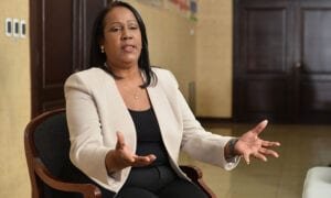 ADP responde a Navarro: «¿Cuál institucionalidad? Seleccionó profesores que lo apoyaban»