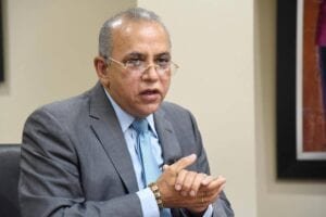 Ministro de Salud: Tenemos 400 médicos listos para incluirse en la lucha contra el Covid-19