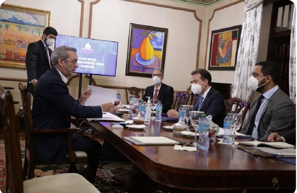 Presidente Abinader convoca al Palacio Nacional al ministro de Industria y Comercio, Ito Bisonó, y le pide rendición de cuentas