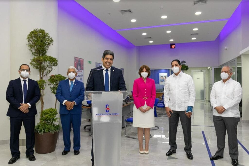 ACAP 01 Bendicen nueva sucursal de Asociación Cibao en el centro comercial Sambil