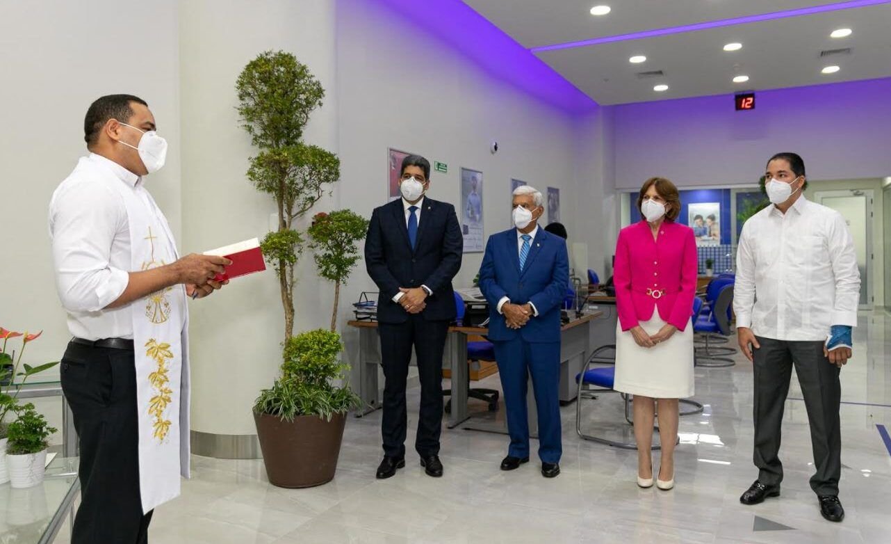 Bendicen nueva sucursal de Asociación Cibao en el centro comercial Sambil