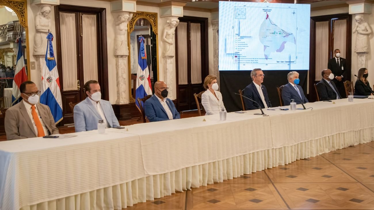 Abinader firma contrato de exploración petrolera en República Dominicana