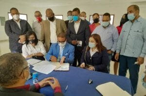 Evaristy Jiménez formaliza inscripción al Colegio de Abogados de la RD