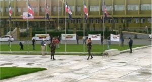 Fracasa llamado a protesta en Plaza de la Bandera contra «aumento de impuestos»