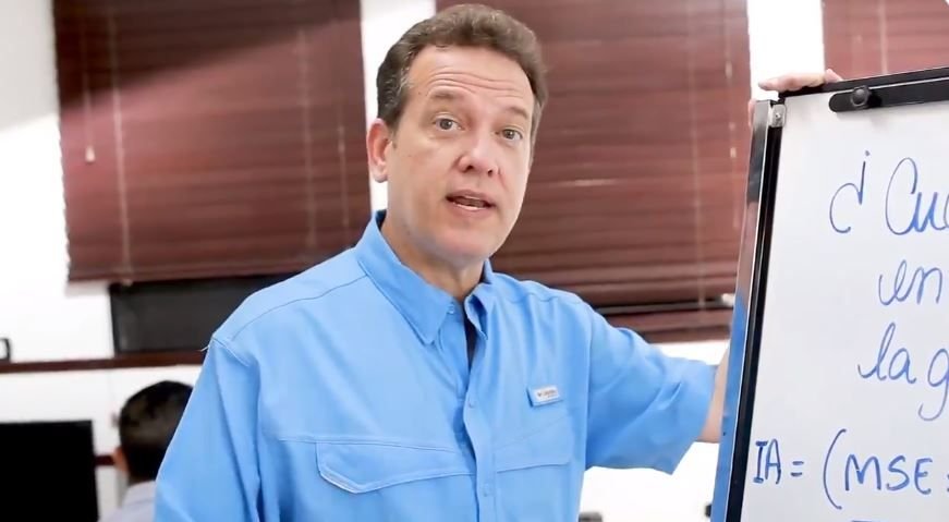 Piden Abinader destituya a Ito Bisonó; combustibles suben de RD$4 a RD$7.30