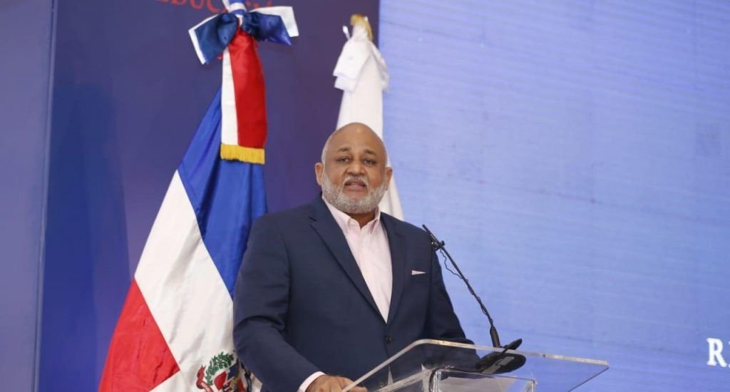 Presentan programa “Aprendemos en Casa”; año escolar costará RD$50,000 millones