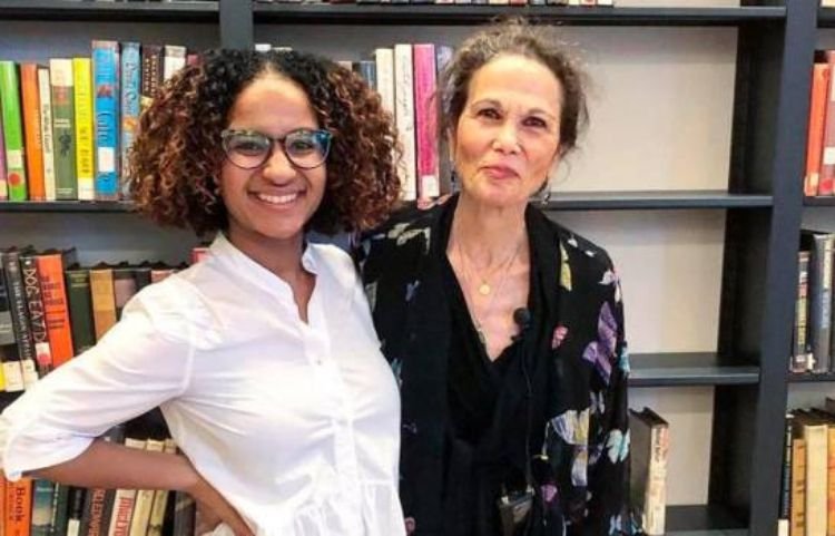01 Concepcion de Leon y la escritora Julia Alvarez Una dominicana de Yamasá es periodista del New York Times