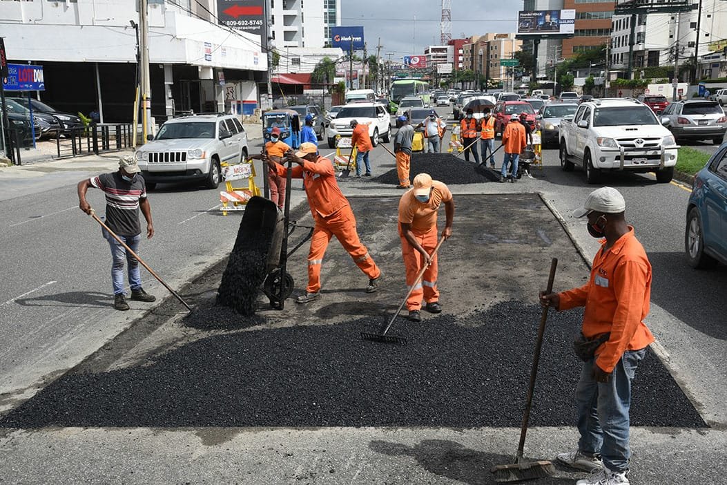 Obras Públicas reacondiciona la avenida 27 de Febrero