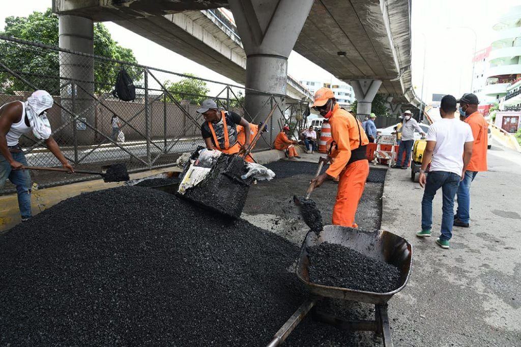 27 03 Obras Públicas reacondiciona la avenida 27 de Febrero