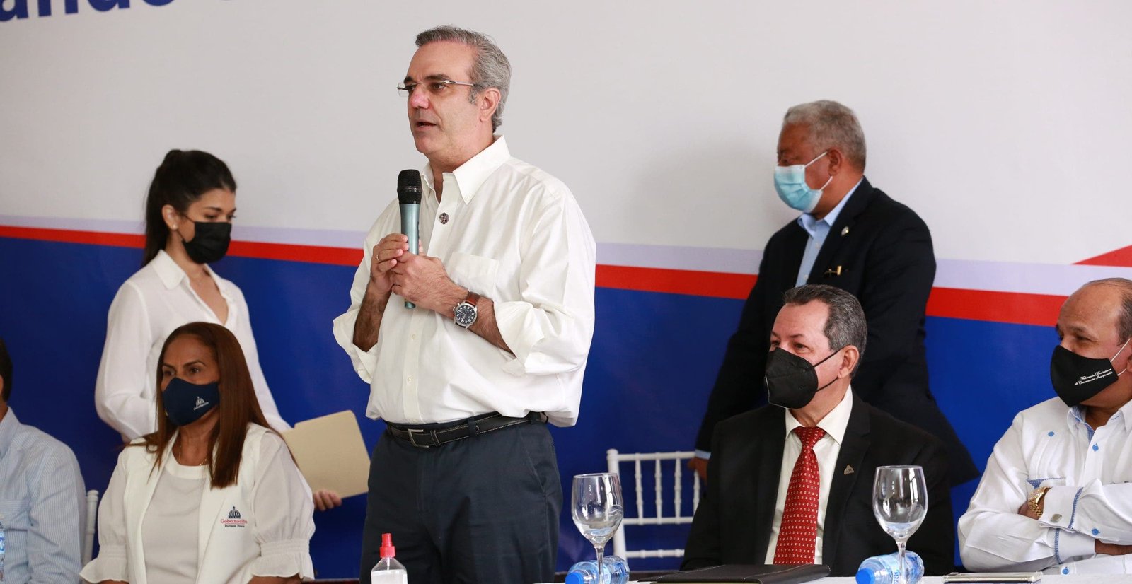 Presidente Luis Abinader afirma que en las pequeñas y medianas empresas están los empleos