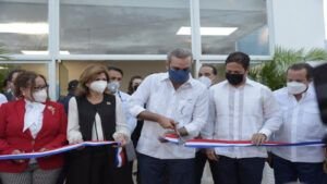 Abinader entrega Centro de Diagnóstico y Atención Primaria en Los Guandules, Santiago