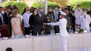 Abinader encabezó graduación de 43 cadetes de la Academia Militar Batalla de Las Carreras