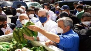 Abinader entrega avance de RD$25 MM para reconstrucción de mercado en SFM