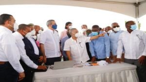 Abinader anuncia programa para dotar de títulos a residentes en Villa Hermosa