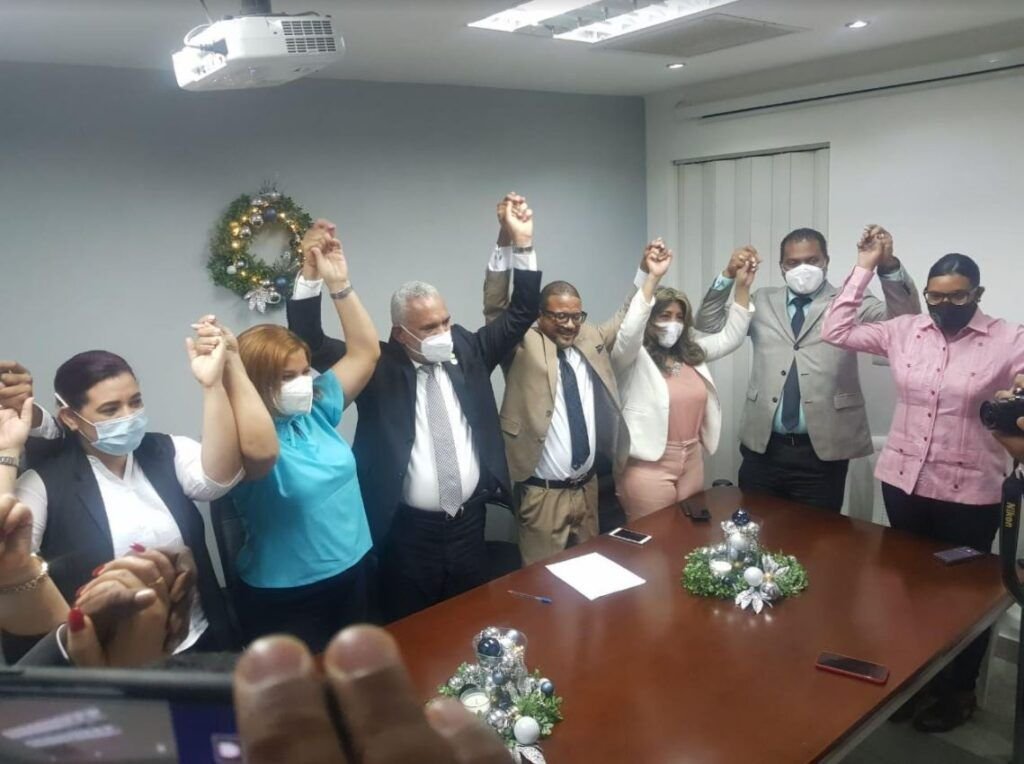 Corriente Unión y Solidaridad, y Convergencia Nacional pactan para elecciones del CARD 5 CARD 02 Corriente Unión y Solidaridad, y Convergencia Nacional pactan para elecciones del CARD