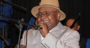 Piden cadena de oración para merenguero Cheché Abreu, ingresado por COVID-19