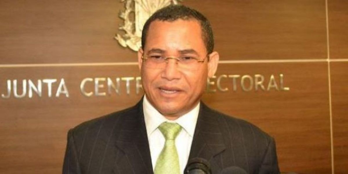 Senadores dejan fuera a Eddy Olivares de la preselección para la JCE