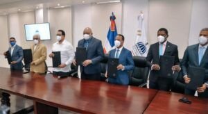 Educación y EDEs acuerdan garantizar electricidad en horario de clases