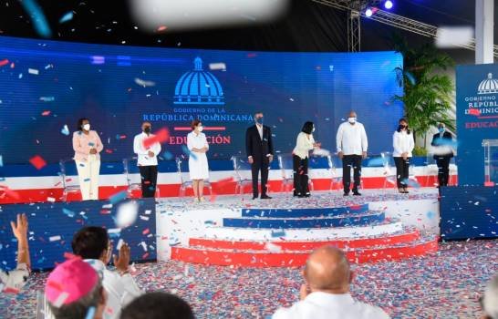 Con inversión de RD$50,000 millones, Gobierno inicia año escolar 2020-2021 6 Escolar 02 Con inversión de RD$50,000 millones, Gobierno inicia año escolar 2020-2021