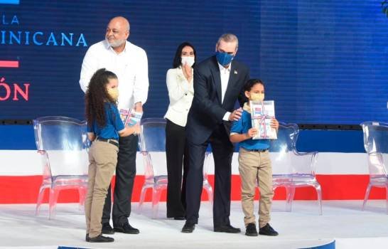 Con inversión de RD$50,000 millones, Gobierno inicia año escolar 2020-2021 4 Escolar 04 Con inversión de RD$50,000 millones, Gobierno inicia año escolar 2020-2021