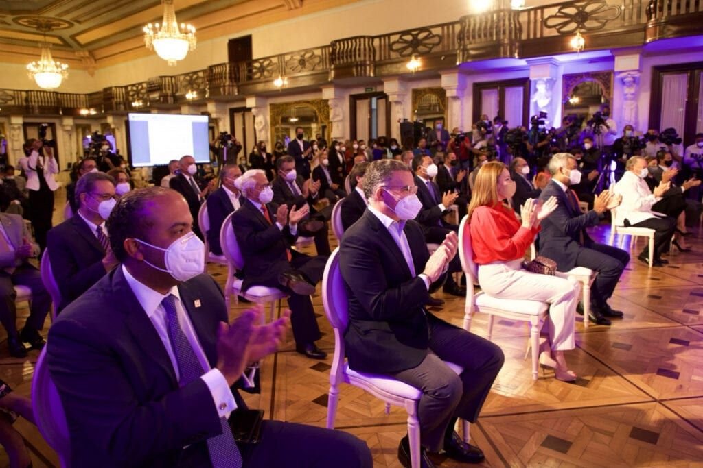 Feria 08 Abinader encabeza apertura Feria ASONAHORES; esperan 2 millones de turistas a fin de año