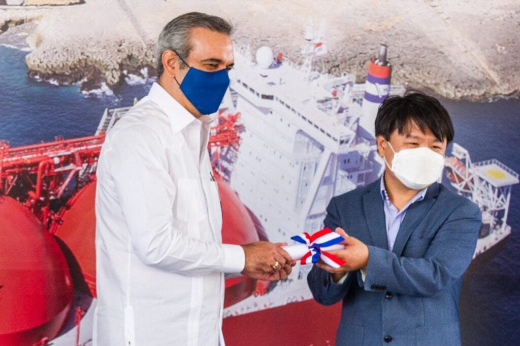 Gas 01 e1604624865670 Abinader destaca impacto positivo construcción tanque de gas natural