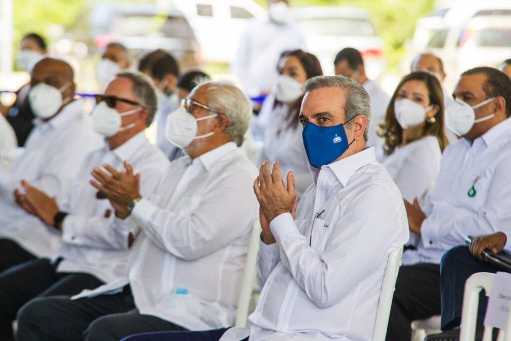 Gas 02 Abinader destaca impacto positivo construcción tanque de gas natural