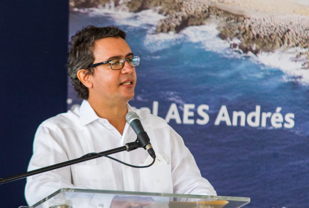 Gas 09 Abinader destaca impacto positivo construcción tanque de gas natural