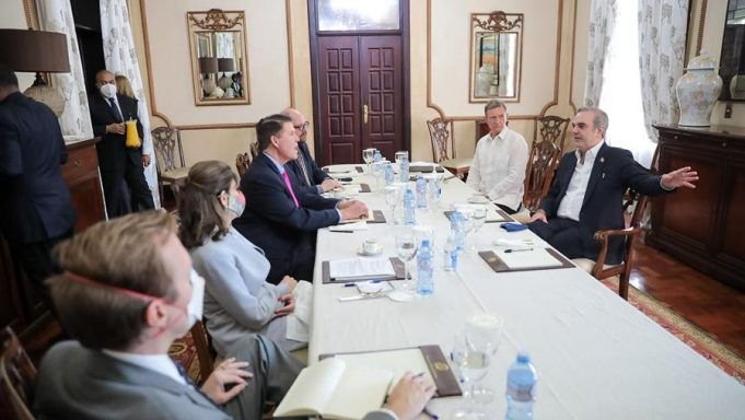 Keith Krach visita a Abinader Dominicana se une a "Red Limpia" de tecnología 5G y excluirá suplidores "de alto riesgo"