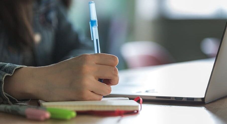 Confirman cobertura seguro de salud de estudiantes becados en España está garantizada