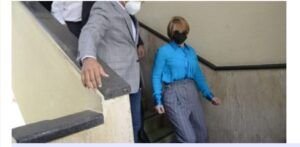 Lucía Medina sale de la Fiscalía sin poder ver a sus hermanos detenidos