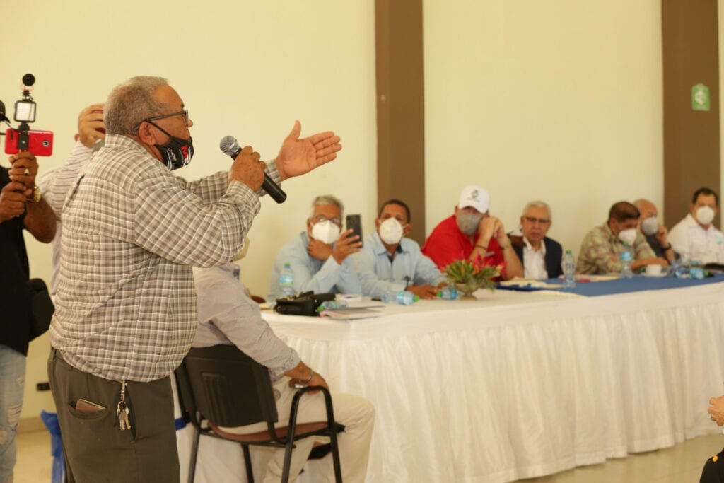 Leche 01 Gobierno busca garantizar la producción de leche nacional