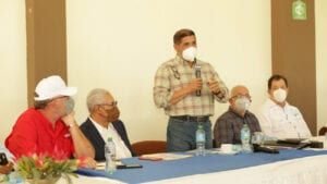 Gobierno busca garantizar la producción de leche nacional