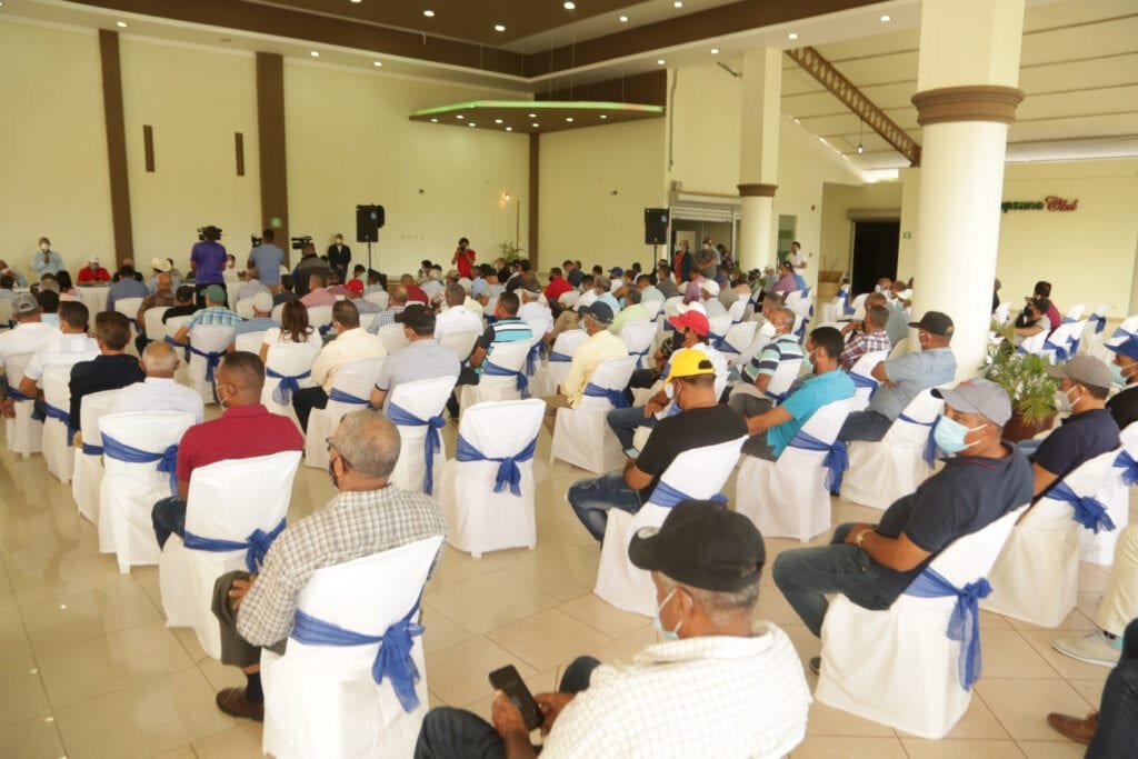 Leche 08 Gobierno busca garantizar la producción de leche nacional