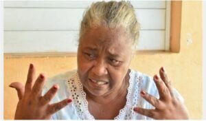 Sobreviviente de té envenenado niega versión director hospital de Santiago