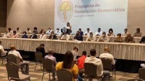 Dirigentes del PRD exigen nuevas autoridades; Víctor Gómez traiciona a Miguel Vargas