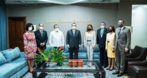 PRM visita la JCE y expresa su confianza en la institución