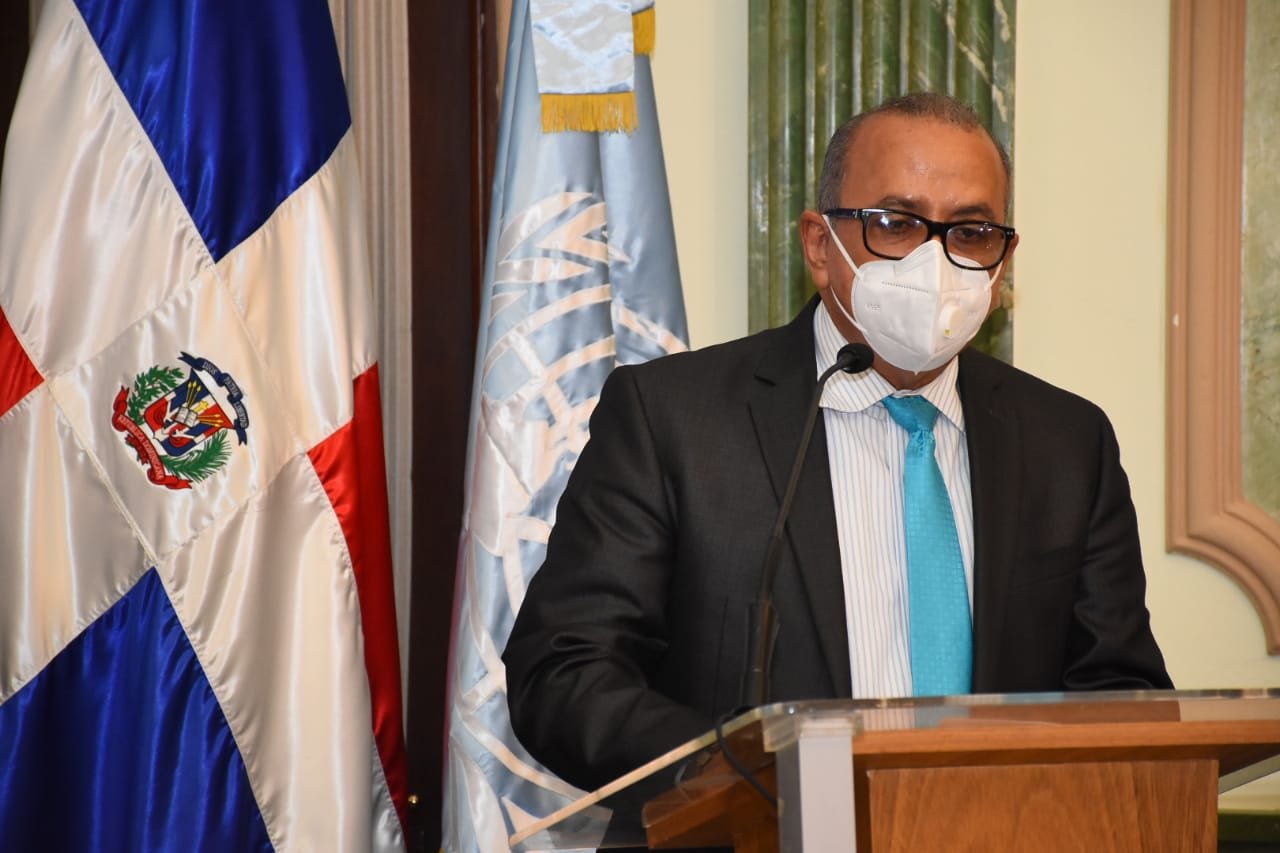 Ministro de Salud aclara tasa de positividad permanece en 9,87%