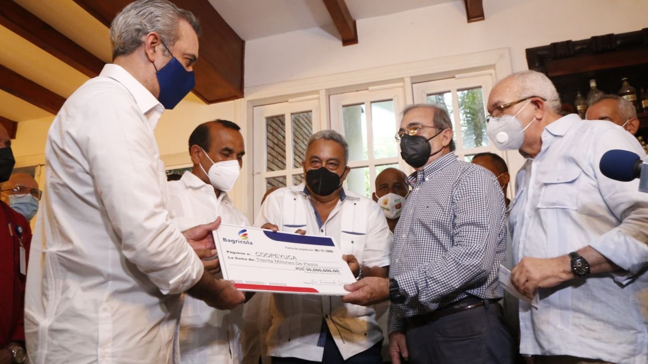 Abinader anuncia financiamiento a tasa cero para productores agrícolas en La Vega