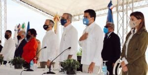 Autoridades en firma de acuerdo para recuperación de playas