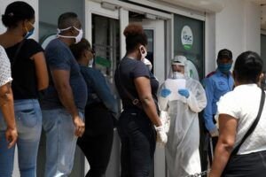 Contagios de Covid vuelven a superar los mil casos en un día