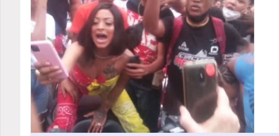 Solicitan coerción y multa contra La Perversa por violación distanciamiento 2 Solicitan coerción y multa contra La Perversa por violación distanciamiento