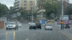 Vaguada y onda tropical provocan lluvias sobre gran parte del país