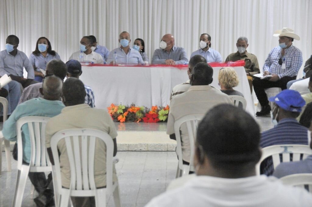 Agricultura paga salarios atrasados a más de 400 técnicos contratados 2 Agricultura paga salarios atrasados a más de 400 técnicos contratados