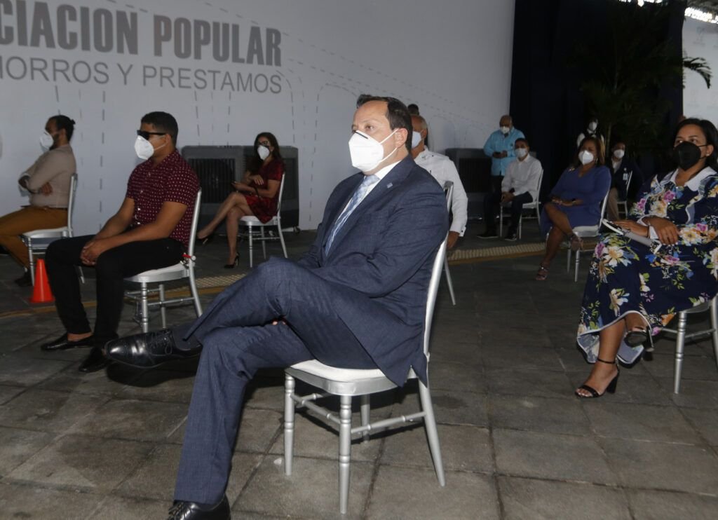 APAP 04 Ejecutivos APAP valoran estabilidad y dinamismo de la economía del país