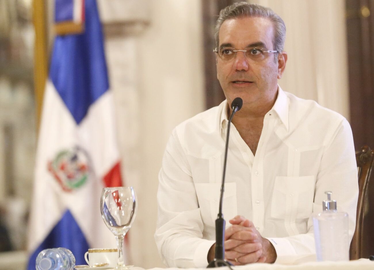 Luis Abinader decreta puesta en retiro de 61 oficiales superiores